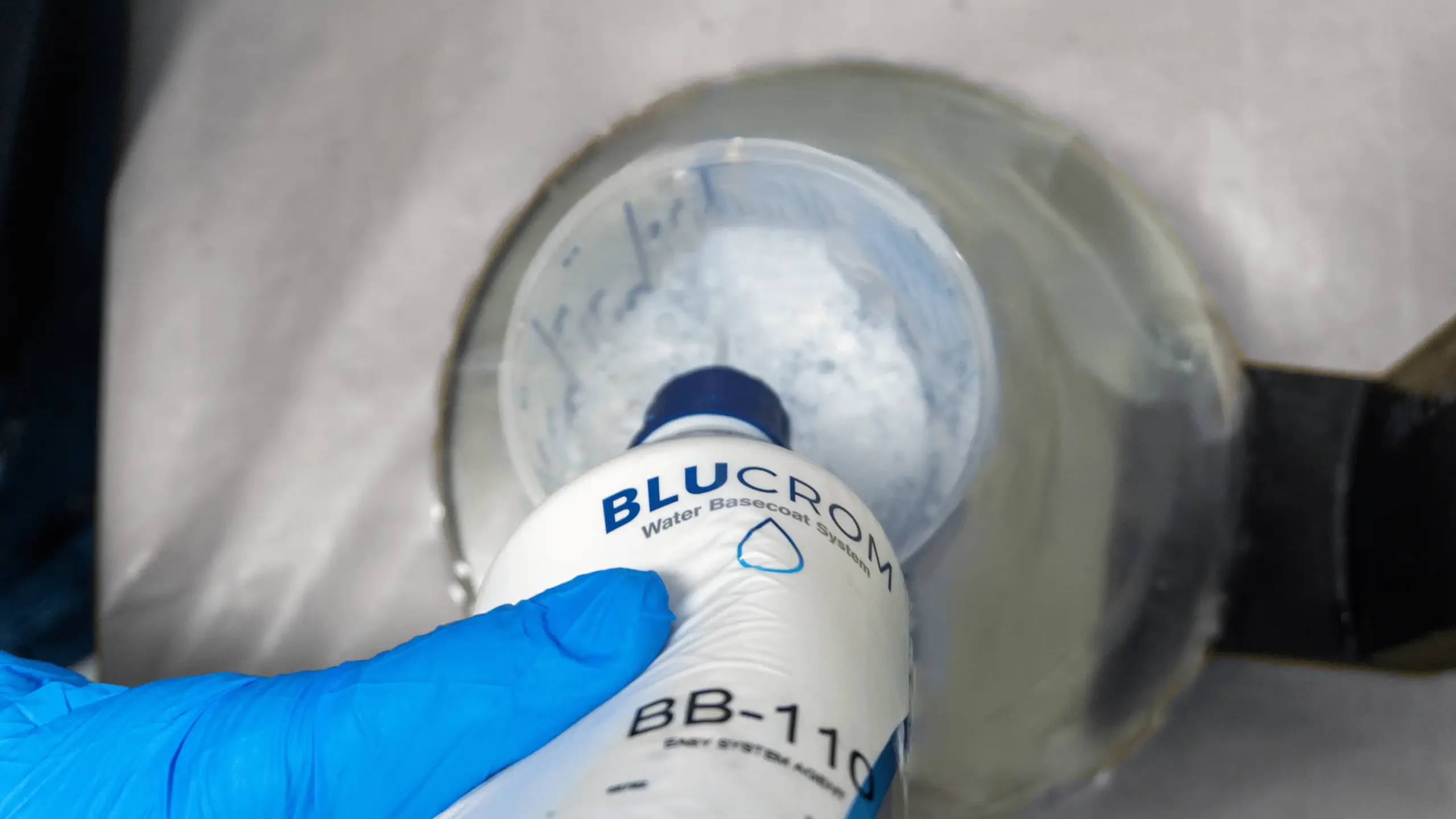 Cómo aplicar el color PN00 Quicksilver de Tesla con Blucrom | Crom Campus